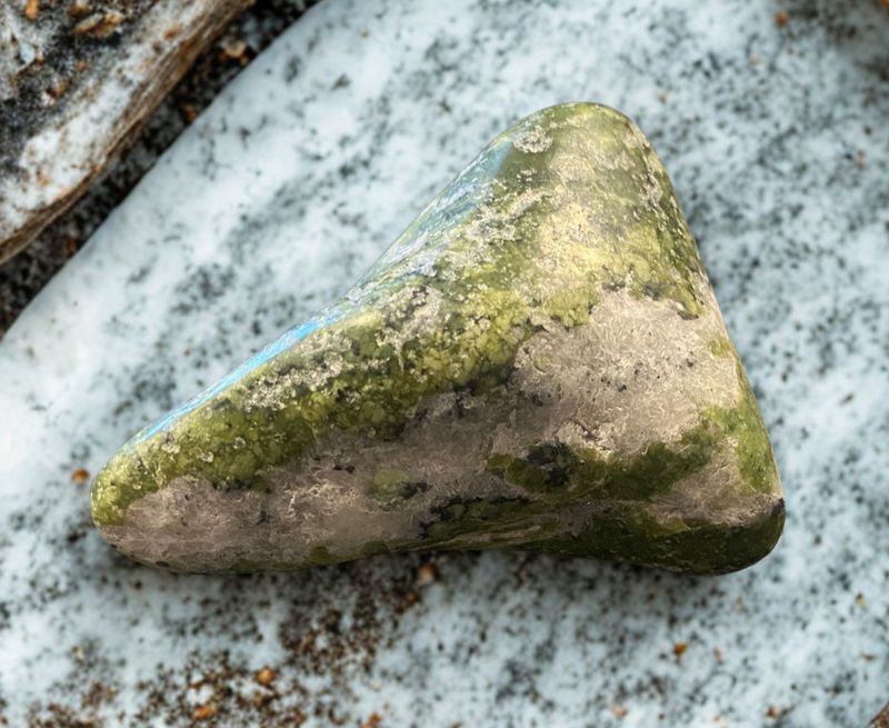 Mørk Lizarditt Norsk Jade Jumbo Polert 136gram - Kun 1 eksemplar