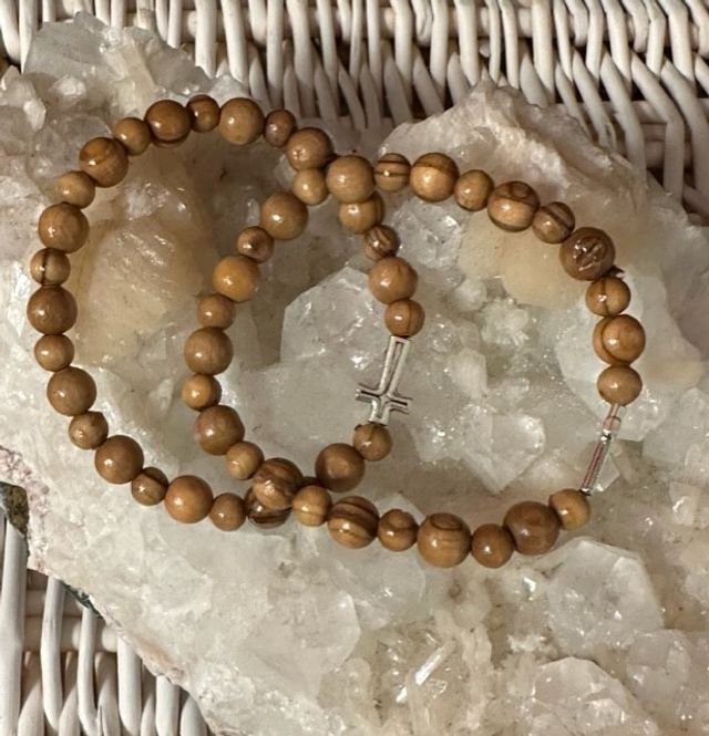 Hovedbilde Armbånd Oliventre m/Kors